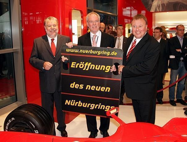 Der neue Nürburgring ist offiziell eröffnet: Festakt mit Ministerpräsident Kurt Beck und vielen Gästen aus Wirtschaft, Politik und Sport. Foto: Nürburgring